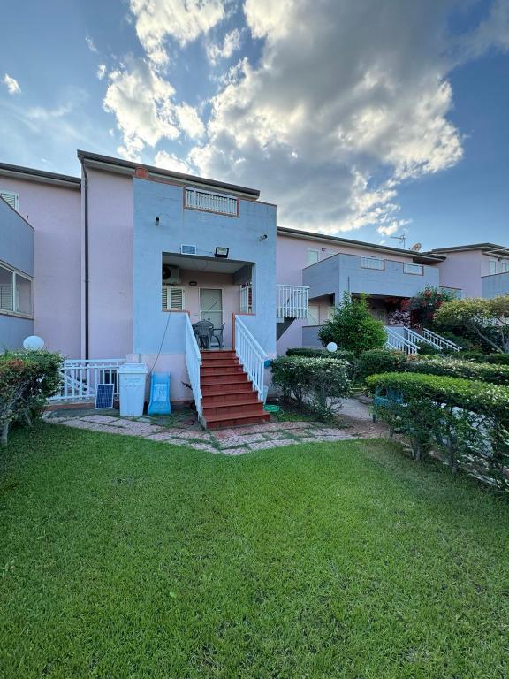 Paola's Home, Bianco