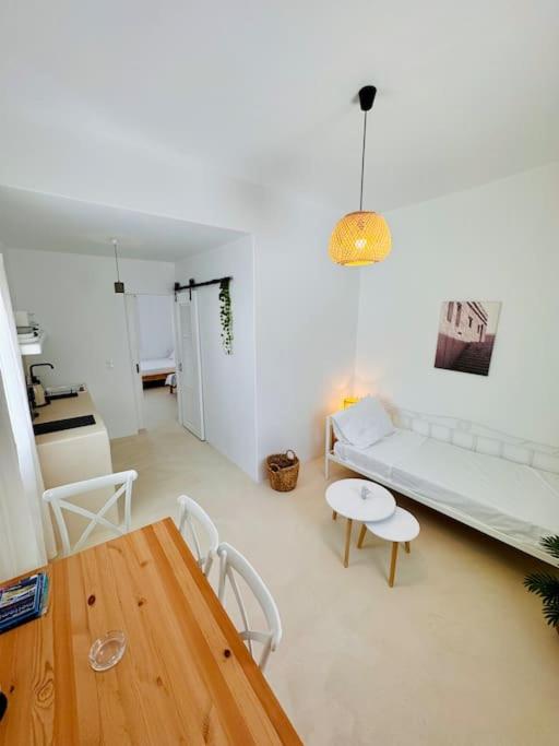 Walk The View Apartment with yard in Chora, Ios