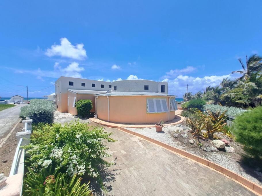 Oceanfront apartment in Oistins!, Christ Church