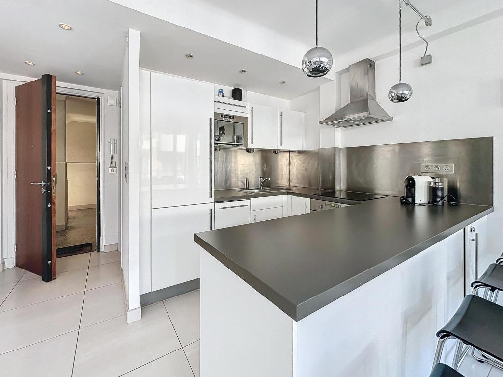 57m2 - 2 chambres, terrasse, Croisette-Martinez - 3