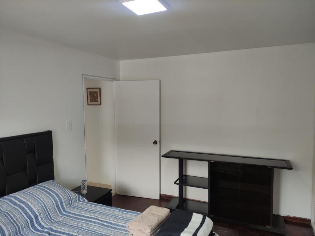 Apartamento cerca del Boulevard de Sabana Grande y zona comercial - 3