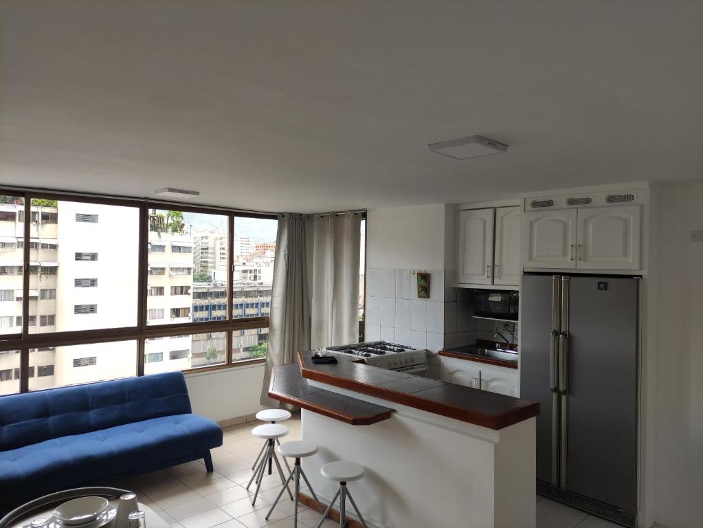 Apartamento cerca del Boulevard de Sabana Grande y zona comercial - 2
