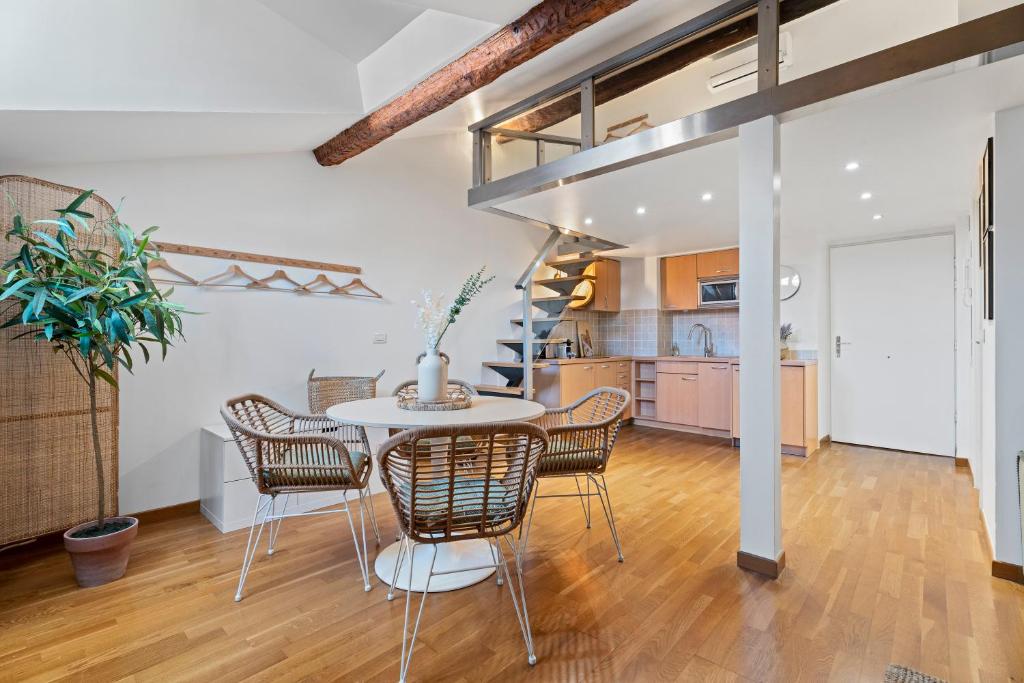 Nice Renting - 3 MASSENA - Chic Escape Luxury Duplex Place Massena - 4