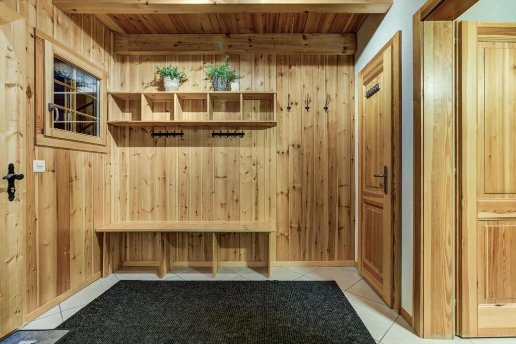 Chalet Orange - 4