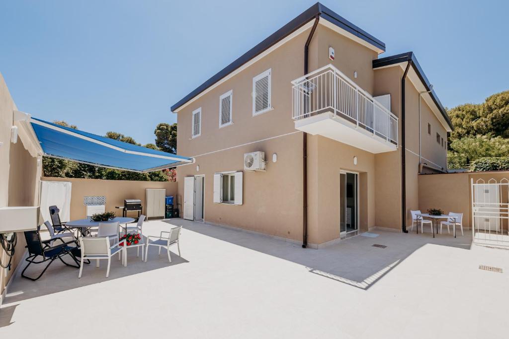 Casa Zefiro Fontane Bianche, Fontane Bianche