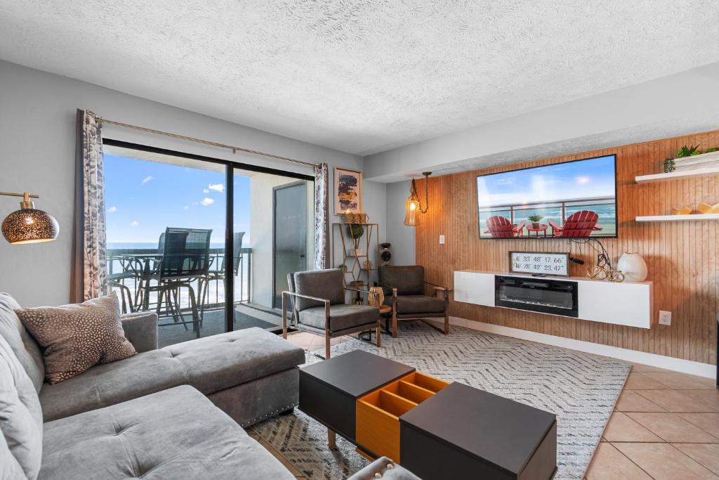 Elegant Oceanfront Escape by myBeach Vacation Rentals, Myrtle Beach