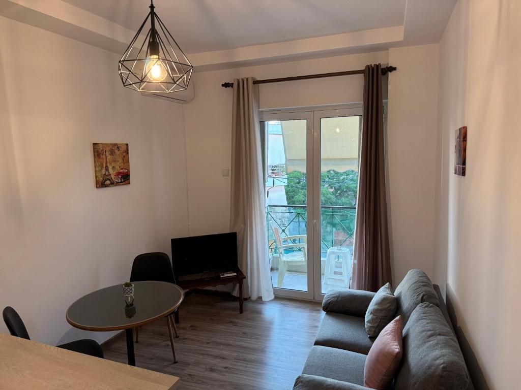 Beautiful Central Apartment 2, Chalkis