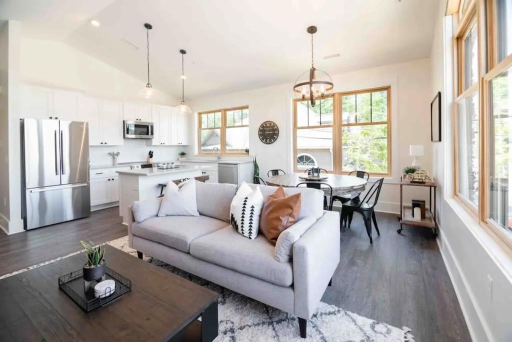 Franklin on Main, Blowing Rock