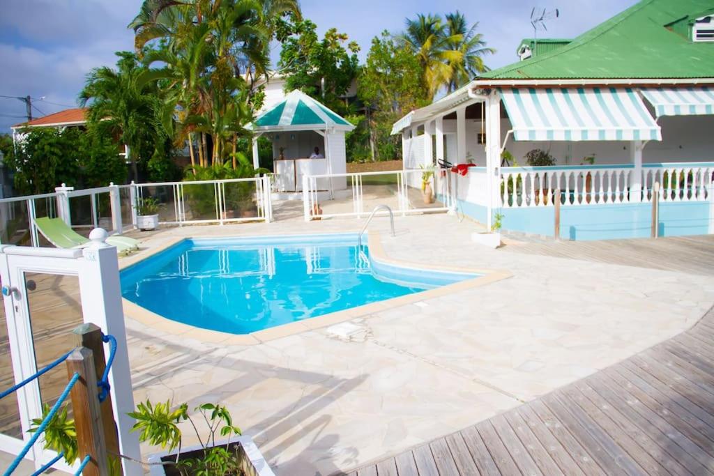 Studio du levant, Le Gosier