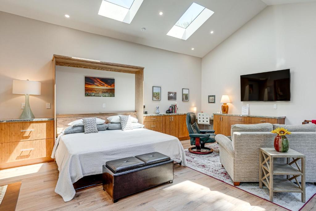 Alameda Studio with Patio 3 Mi to Oakland Coliseum!, Alameda