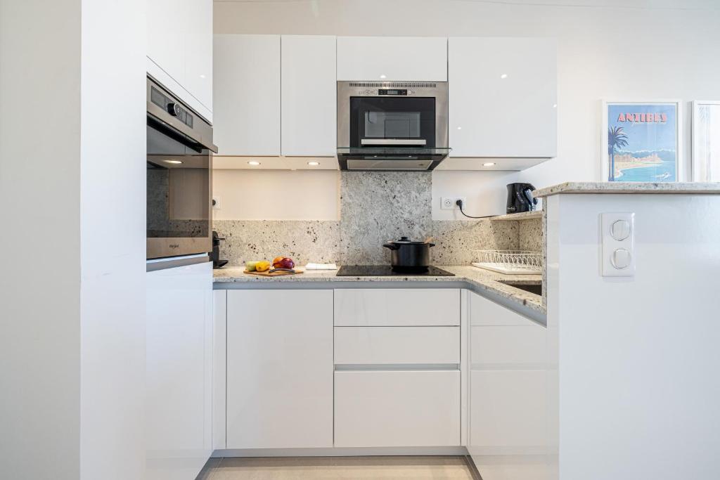Apartment Matisse 100m Near The Sea - Happy Rentals - 3