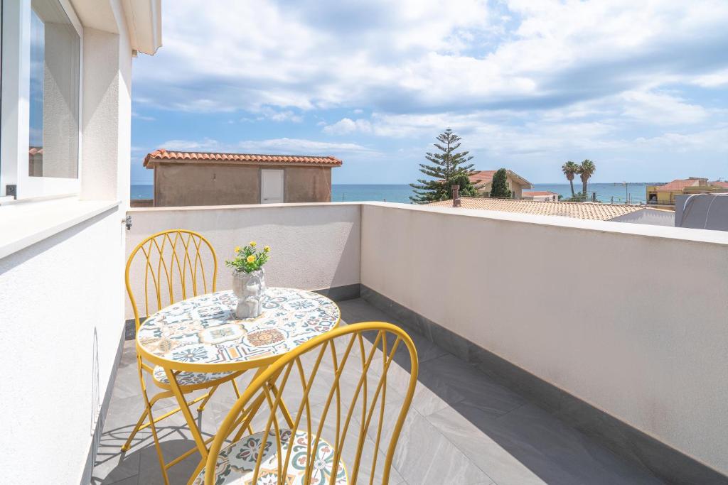 A due passi dal mare, Avola