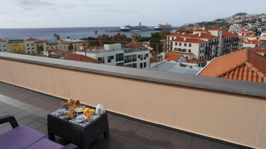 Travellers Pearl by Storytellers — Hotel rooms in Funchal, Madeira