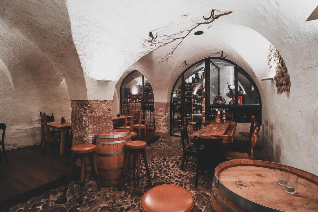 ไวส์เซส รอสซึล (Weisses Rossl)