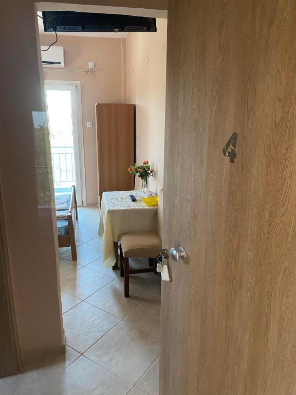 Dimitris, Asvestokhórion