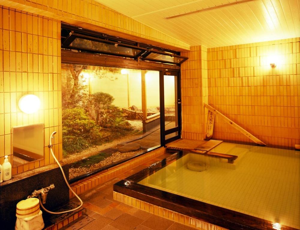 Hot spring bath, Kusatsu Onsen Kanemidori in Kusatsu