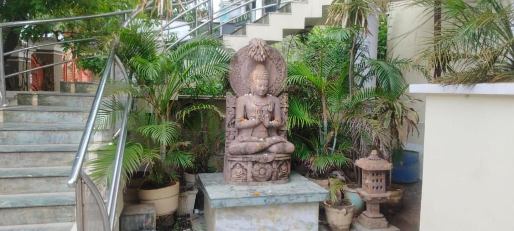 Entrance, Hotel City Palace in Brahmapur