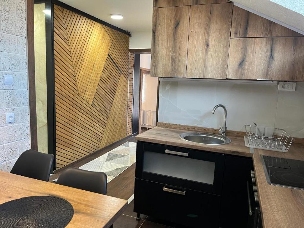 DeFakto, Vrnjačka Banja