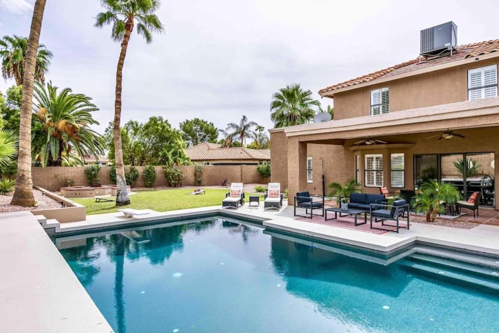 Huge Backyard W Heated Pool, Fire Pit & Bbq, Phoenix