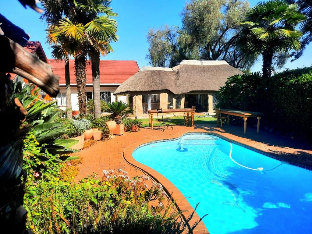 Sun and Stars, Benoni