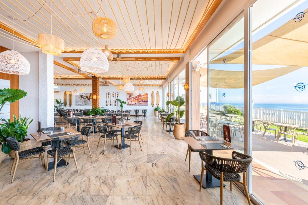 Globales Playa Estepona — Restaurant & bars in Estepona, Andalusia