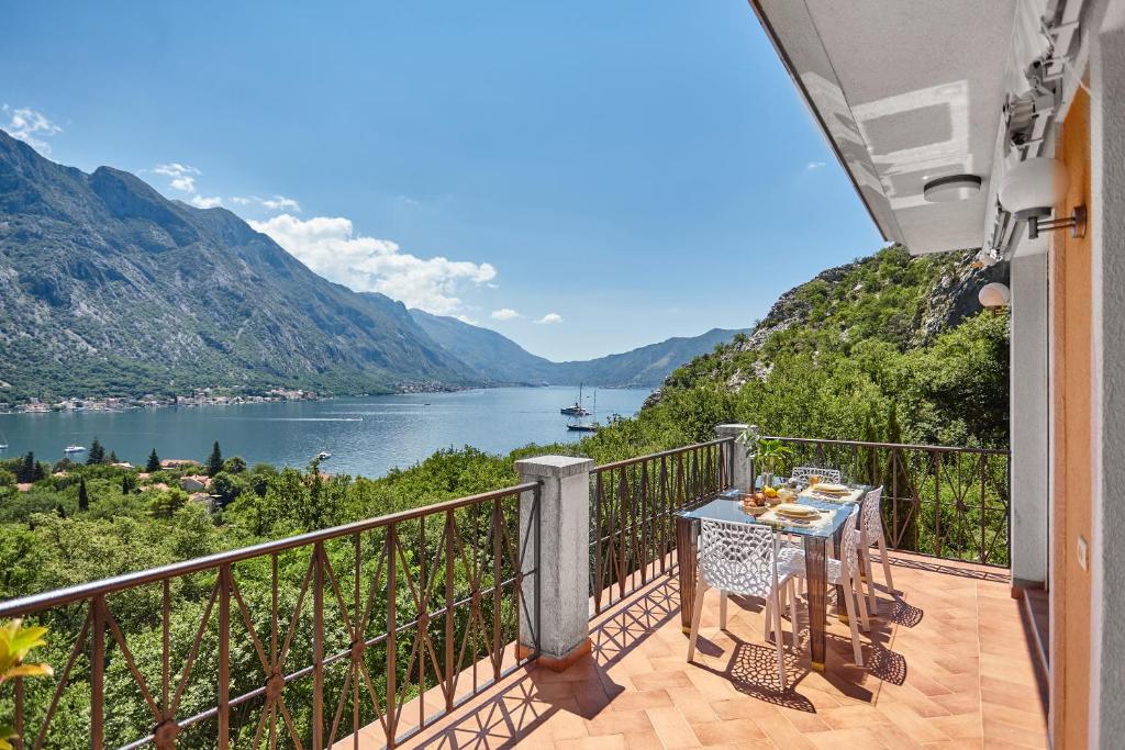 SEAVIEW Apartment with POOL, Gornji Orahovac