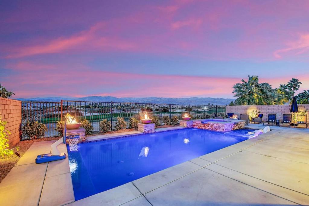 BIRDSEYE VIEW, Indio