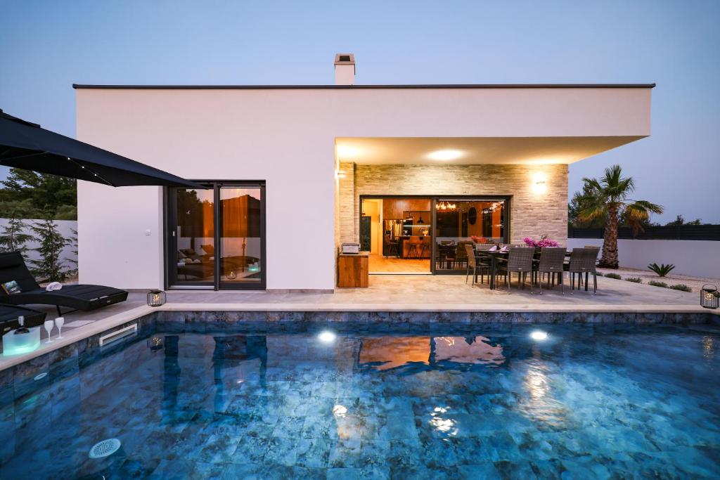 VilaMore - 3 bedrooms & pool, Turanj