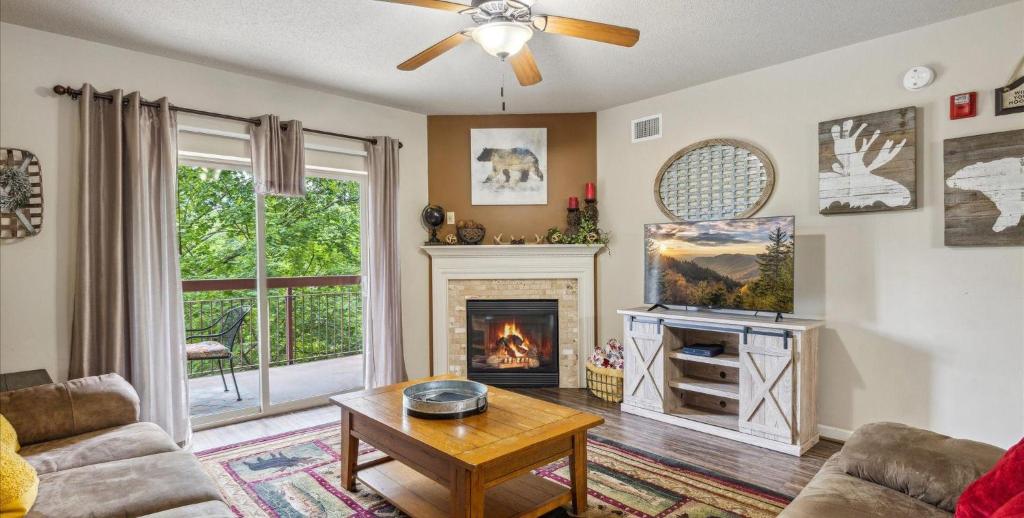 CL403 Creekside Tranquility, Pigeon Forge