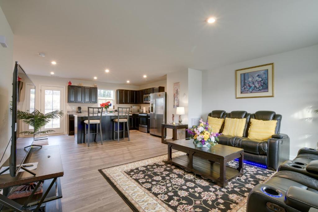 9 Mi to Duke University Spacious Home with Yard!, Durham