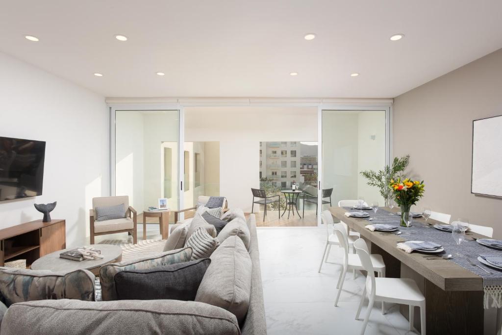 Marea Los Cabos Modern 3 BRD - Prime Location Near Beach & Marina Fast Wifi, Cabo San Lucas