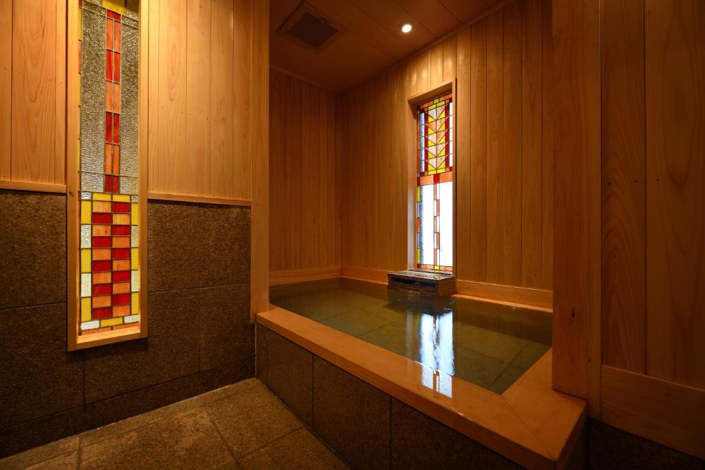 Hot spring bath