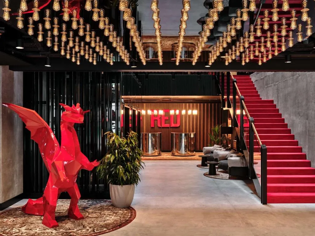 Radisson RED Hotel & Radisson RED Apartments, Kraków，位于克拉科夫的酒店