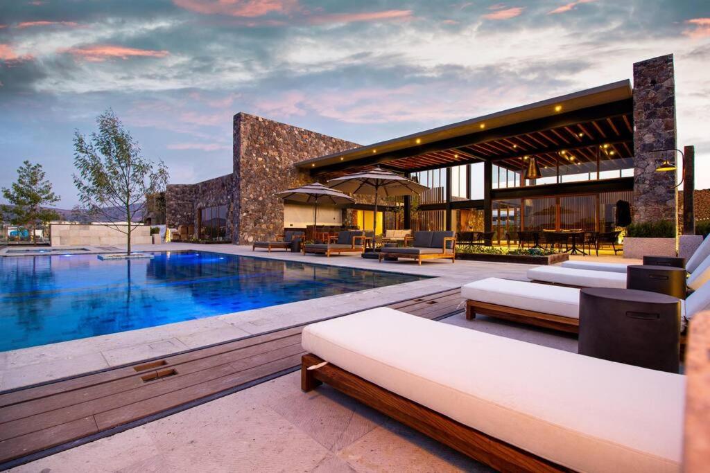 Exclusive Luxury Home with Rooftop Jacuzzi - 1