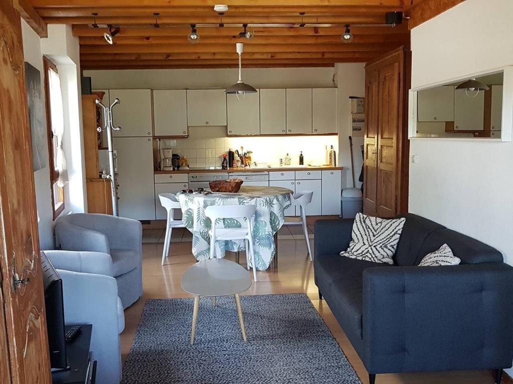 Les Gets : Triplex 5 pièces pour 8 pers, proche télésiège, navette, balcon, ski/vélo - FR-1-802-1 - 2