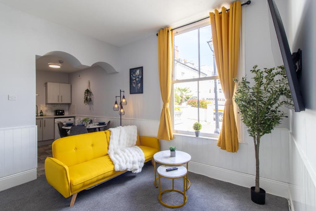 Open Mind Property - Cosy Apartment with 3 Beds, Portsmouth