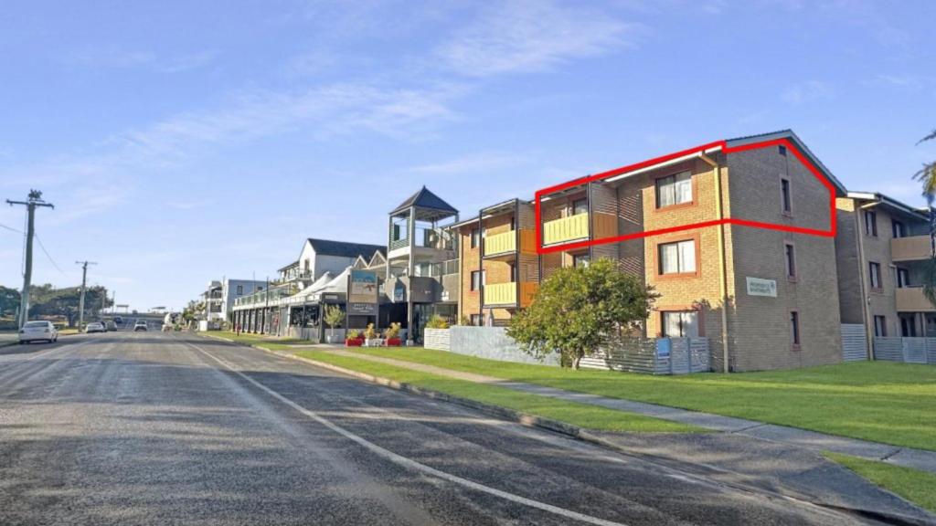 Lazy Dayz On Booner!, Hawks Nest