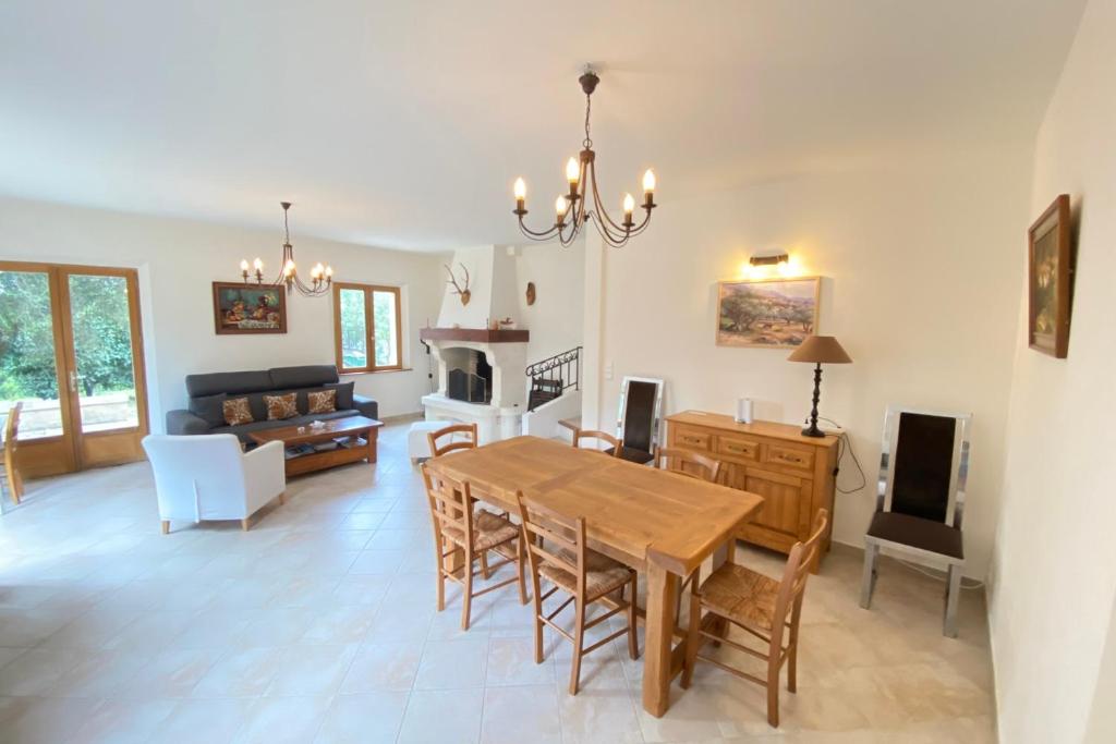 06CB Pretty country house for 8 - 2