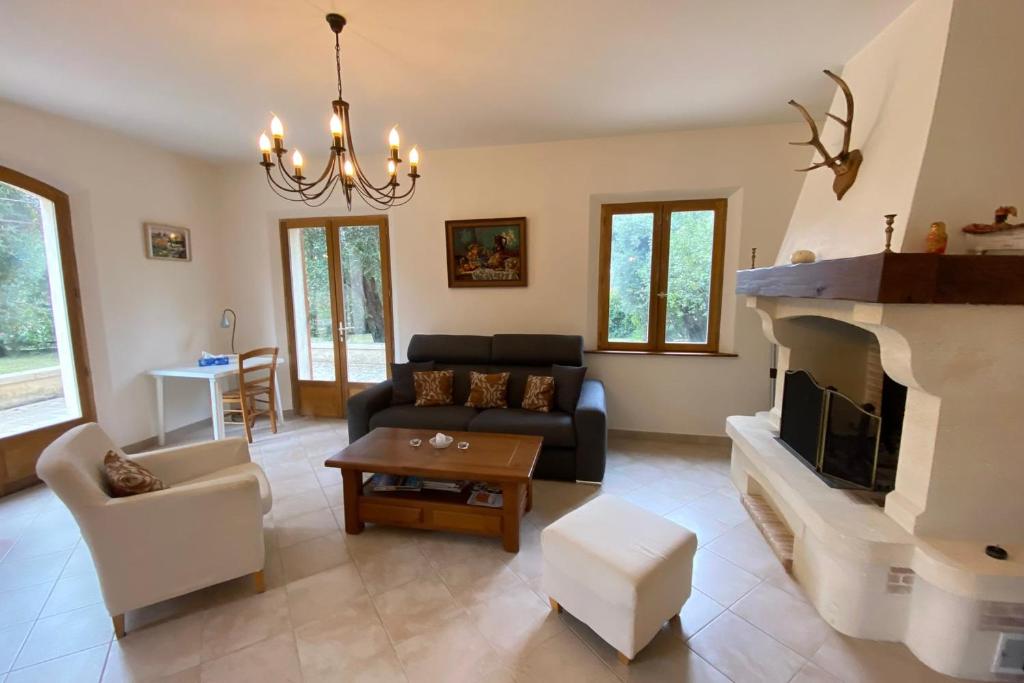 06CB Pretty country house for 8 - 5