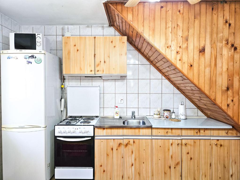 Sarajevo Pine Hideaway - Free Private Parking - 4