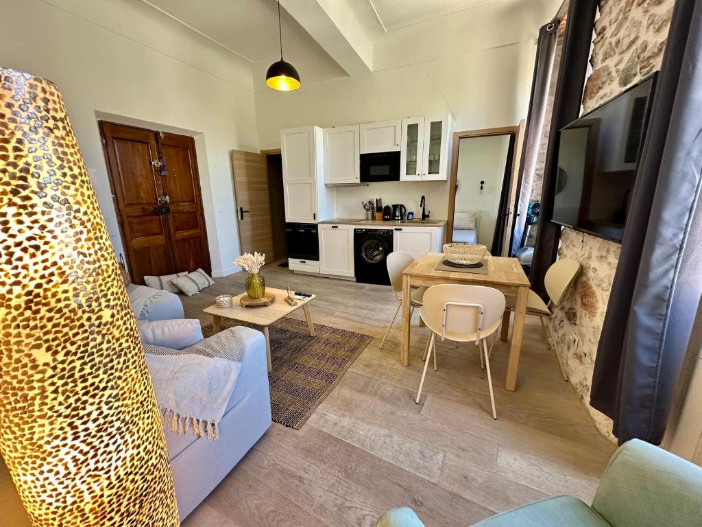GORGEOUS BRAND NEW 2 BEDROOMS - 2