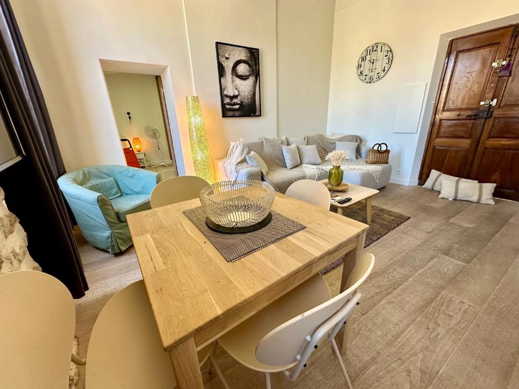 GORGEOUS BRAND NEW 2 BEDROOMS - 3