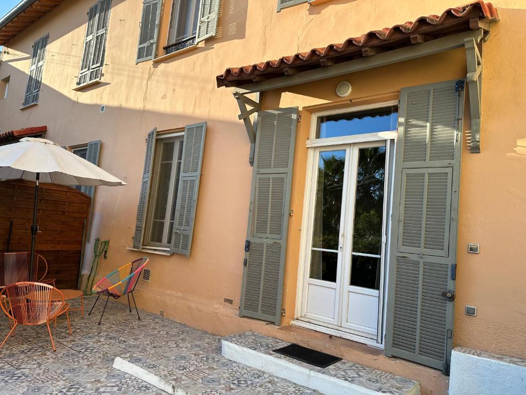 Maison de ville à Nice Ouest dans propriété arborée - 2