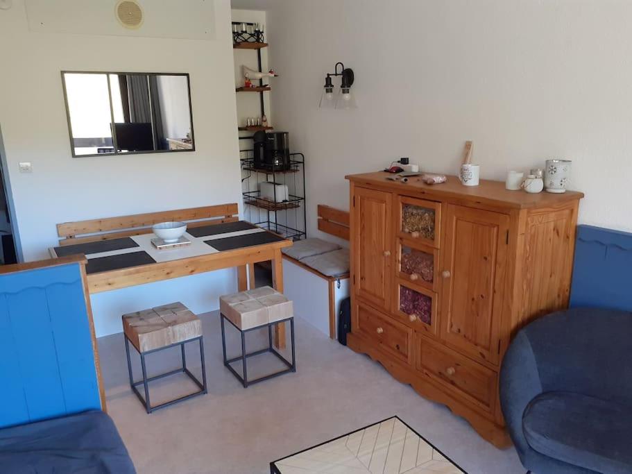 Studio cabine Pégase 18 08 étage élevé balcon sud vue pistes, Villarembert