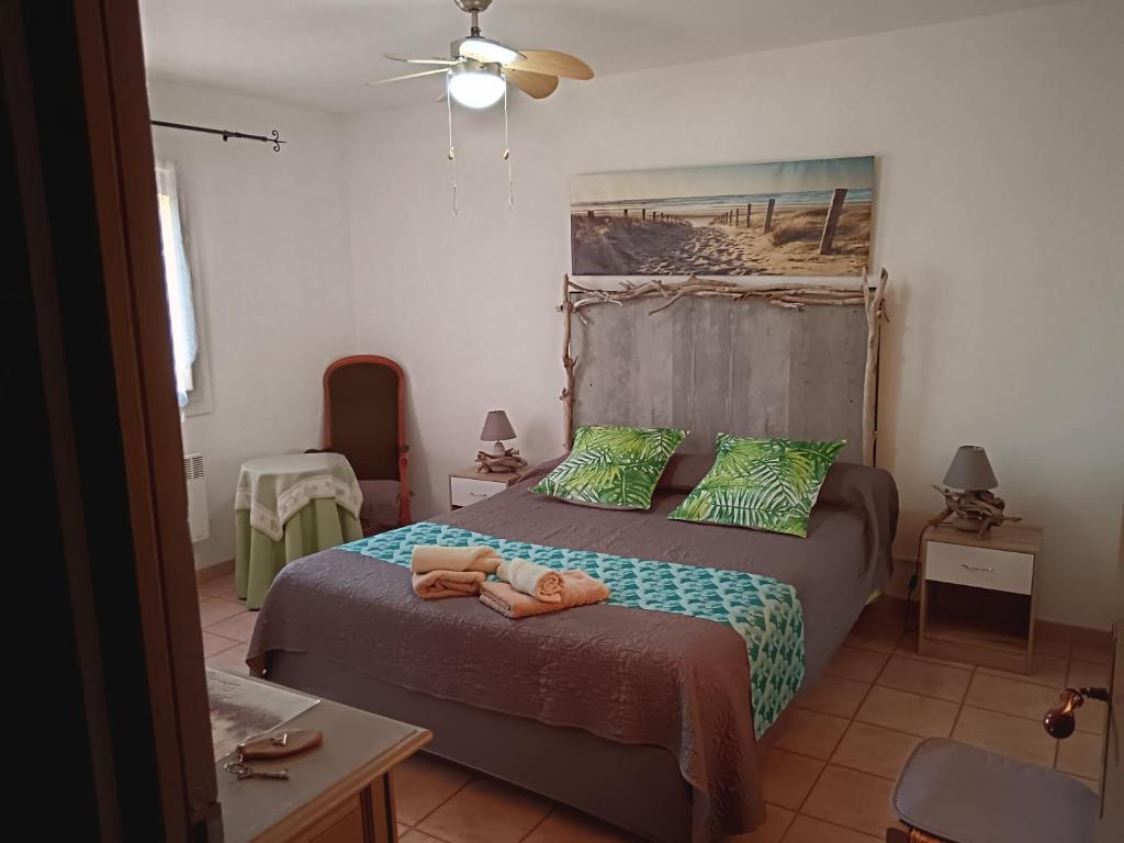Chambre les flamants, climatisation, avec vue imprenable sur les étangs, petit déjeuner offert - 3