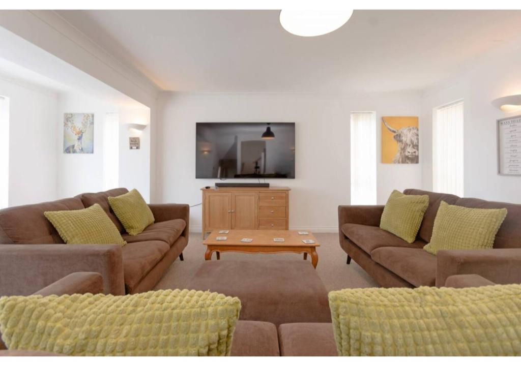 Warwick Views - Family Hot Tub Home Lovely Views with Ample Parking, Torquay