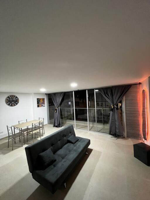 Espacioso apartamento con piscina en Laureles 201, Medellín