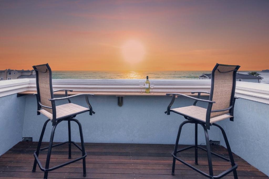 Steps to Beach and Amazing Ocean Views - Miramar Home, Half Moon Bay