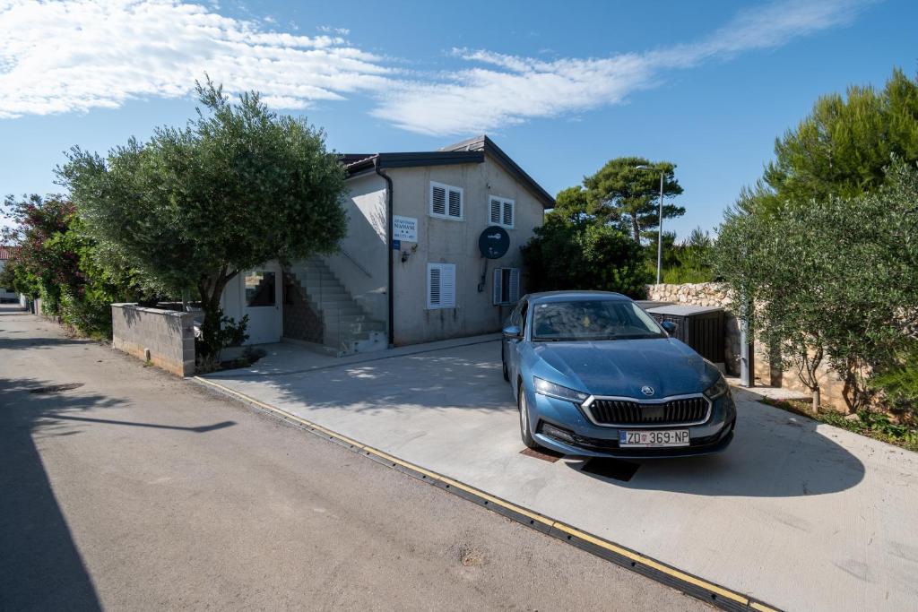 Apartments by the sea Vir - 22554, Vir