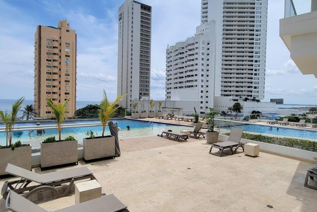 Stunning Infinity Pool, Balcony, steps from Walled City & Marbella Beach - 5